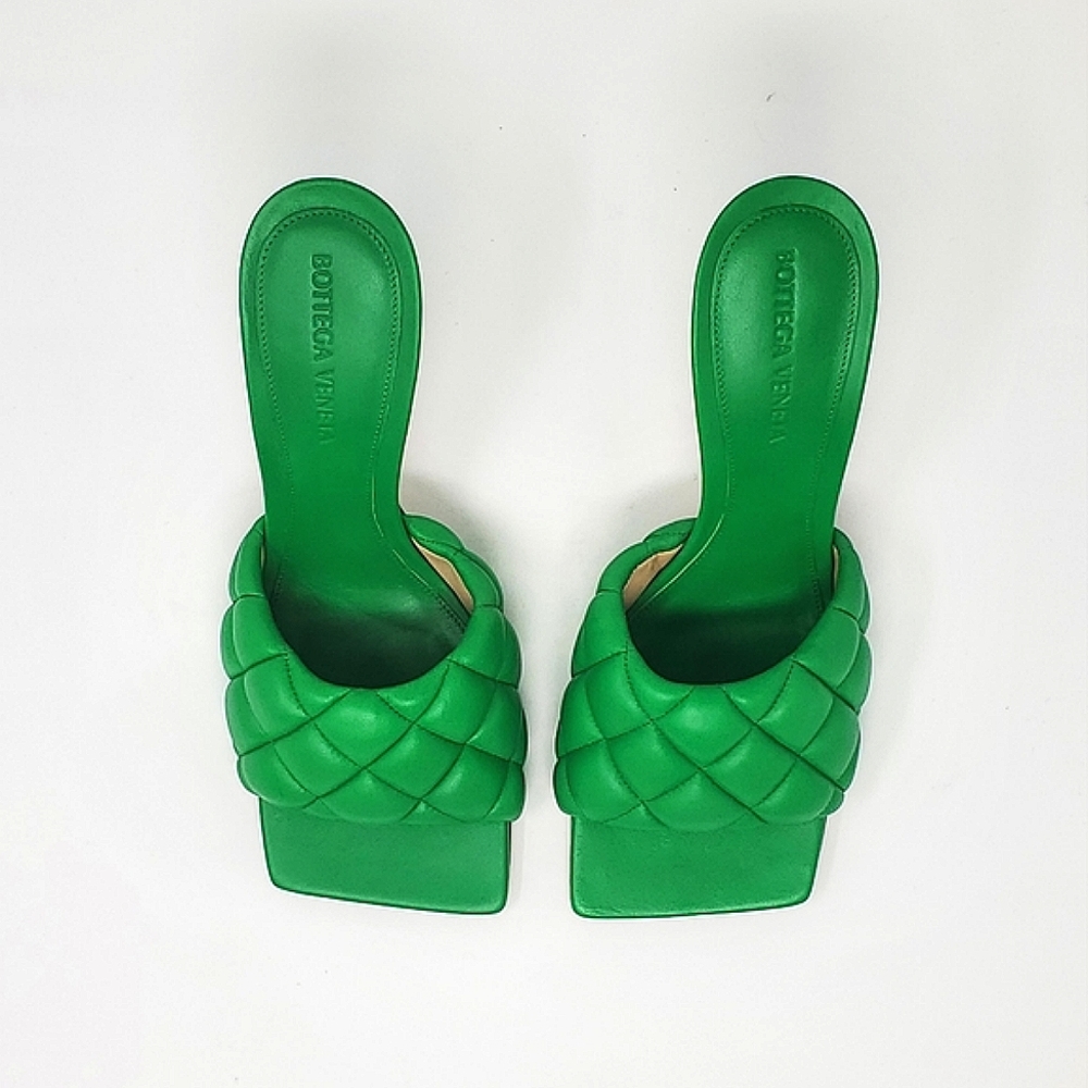 $1200 NWT Bottega Veneta Matelasse Padded Quilted Leather Mule Sandals Heels 37 - Picture 5 of 13